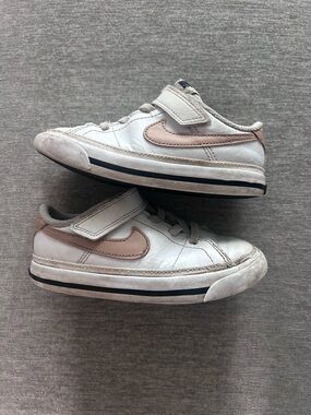 Size 9 Nike shoes
